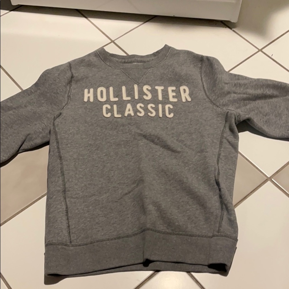 Hollister sweater with long sleeve size L
